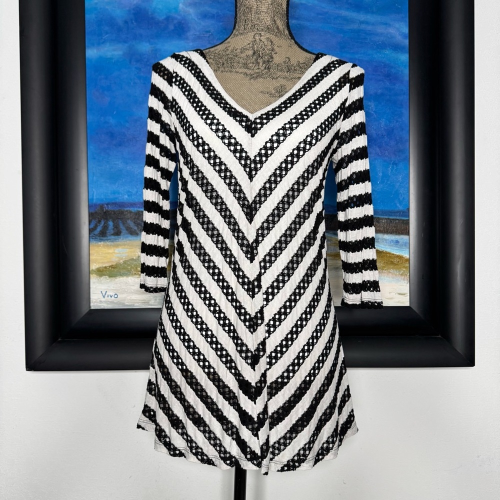 MiracleBody by Miracle suit V-Neck Black White Striped Chevron Tunic Top